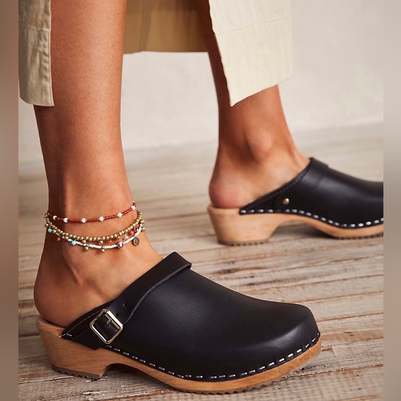 Free People MIA Swedish Alma Clogs Black Leather SZ EU 38 / US 7-7.5 NEW - Picture 1 of 6